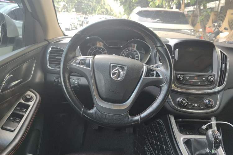 Used Baojun 560 2015 1.8L manual luxury version Steering Wheel