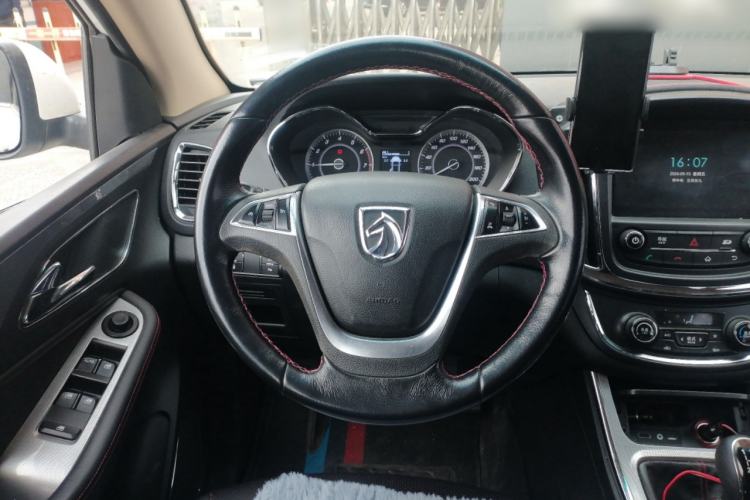 Used Baojun 560 2015 1.8L manual luxury version Steering Wheel