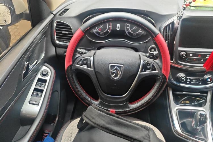 Used Baojun 560 2015 1.8L manual luxury version Steering Wheel