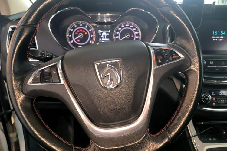 Used Baojun 560 2015 1.8L manual luxury version Steering Wheel