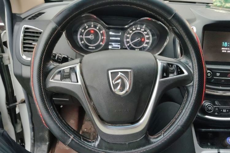 Used Baojun 560 2015 1.8L manual luxury version Steering Wheel