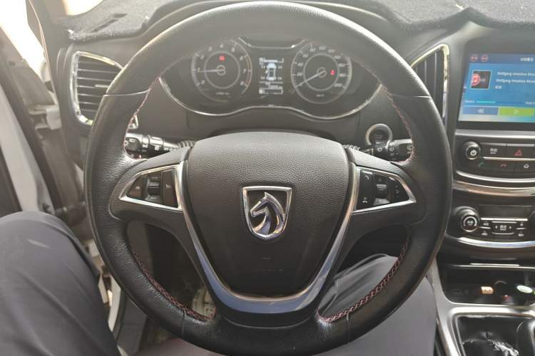 Used Baojun 560 2015 1.8L manual luxury version Steering Wheel