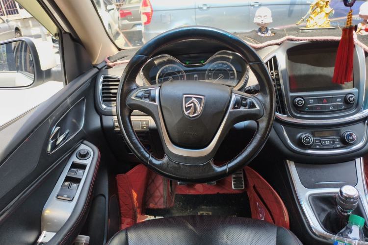 Used Baojun 560 2015 1.8L manual luxury version Steering Wheel