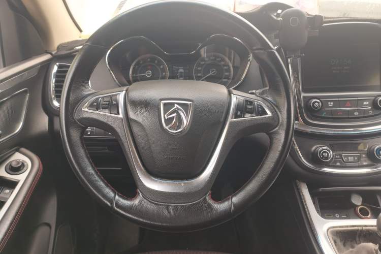 Used Baojun 560 2015 1.8L manual luxury version Steering Wheel
