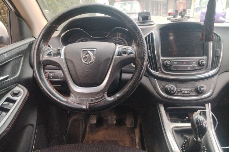 Used Baojun 560 2015 1.8L manual luxury version Steering Wheel