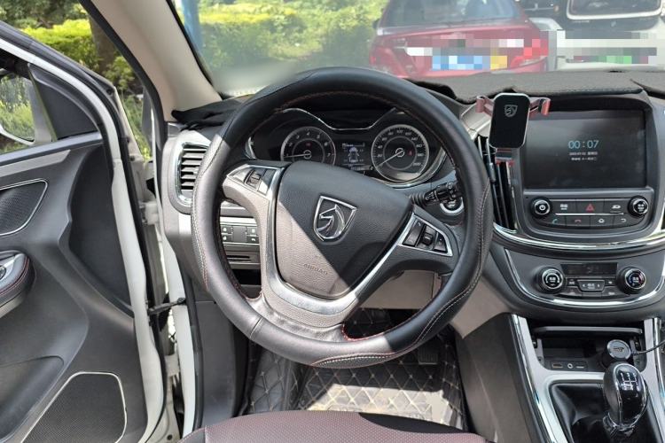 Used Baojun 560 2015 1.8L manual luxury version Steering Wheel
