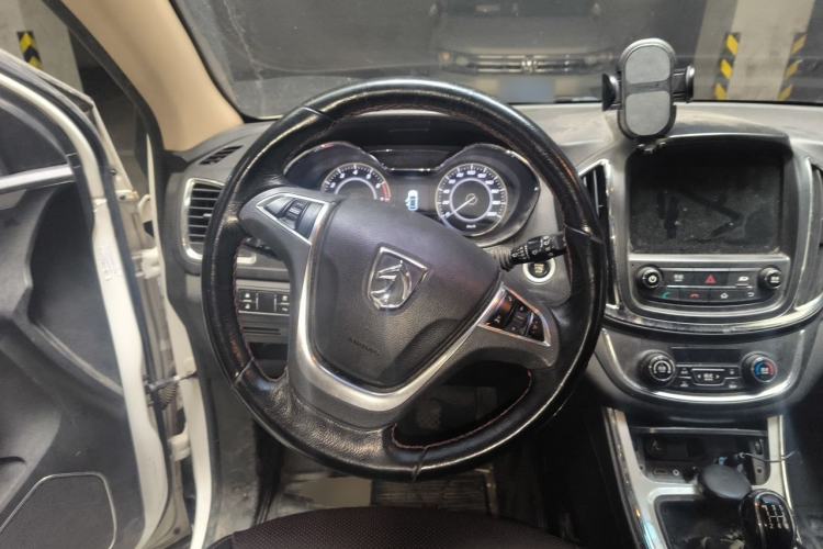 Used Baojun 560 2015 1.8L manual luxury version Steering Wheel
