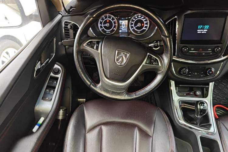 Used Baojun 560 2015 1.8L manual luxury version Steering Wheel