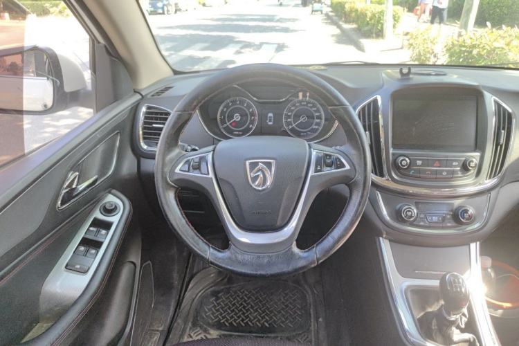 Used Baojun 560 2015 1.8L manual luxury version Steering Wheel