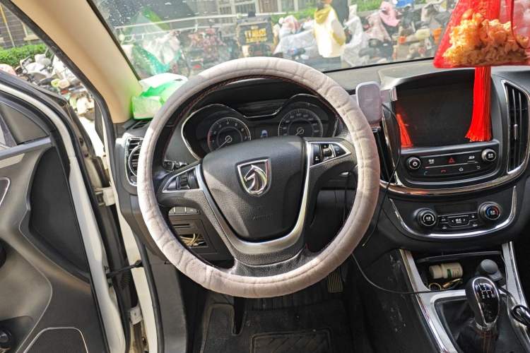 Used Baojun 560 2015 1.8L manual luxury version Steering Wheel
