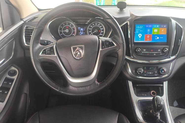 Used Baojun 560 2015 1.8L manual luxury version Steering Wheel