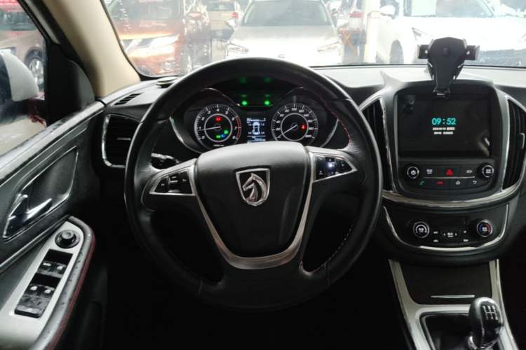 Used Baojun 560 2015 1.8L manual luxury version Steering Wheel