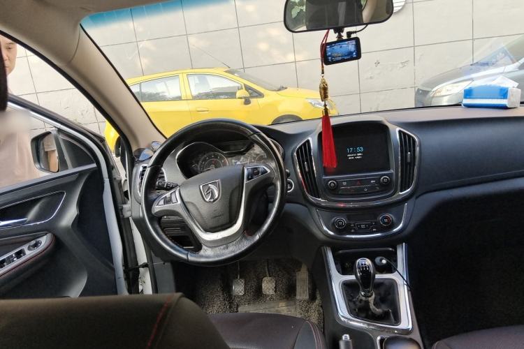Used Baojun 560 2015 1.8L manual luxury version Steering Wheel
