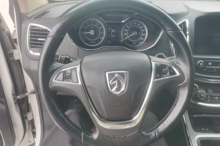 Used Baojun 560 2015 1.8L manual luxury version Steering Wheel