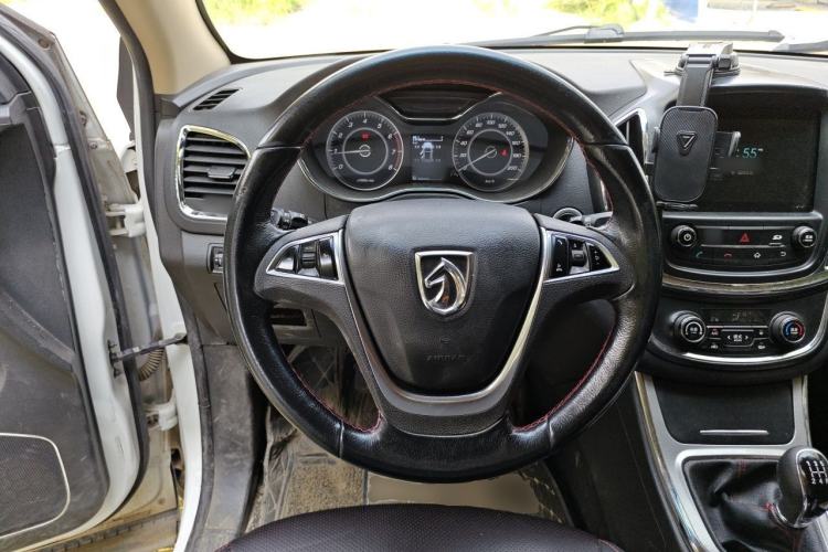 Used Baojun 560 2015 1.8L manual luxury version Steering Wheel