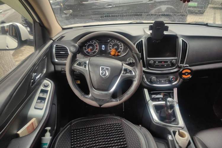 Used Baojun 560 2015 1.8L manual luxury version Steering Wheel