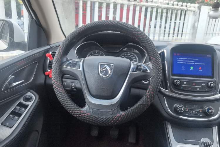 Used Baojun 560 2015 1.8L manual luxury version Steering Wheel