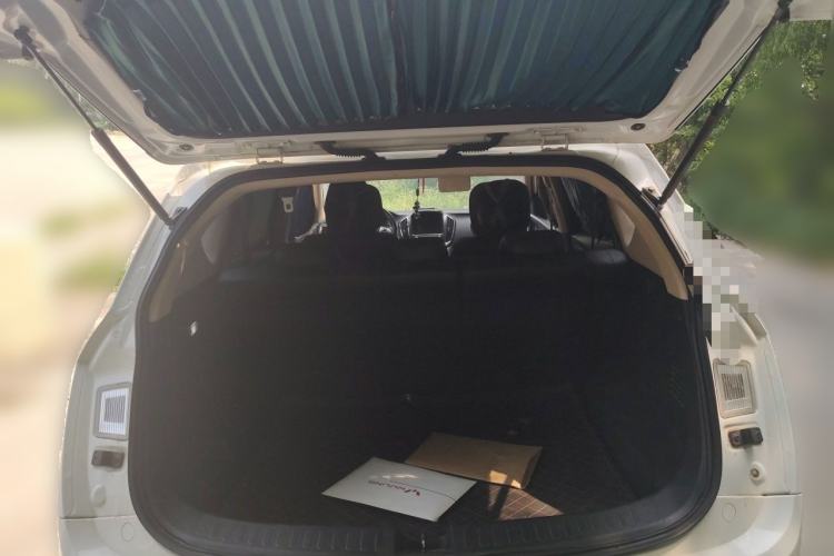 Used Baojun 560 2015 1.8L manual luxury version Trunk