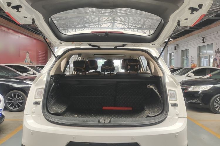 Used Baojun 560 2015 1.8L manual luxury version Trunk