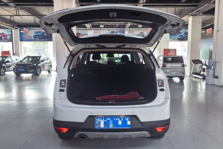 Used Baojun 560 2015 1.8L manual luxury version Trunk