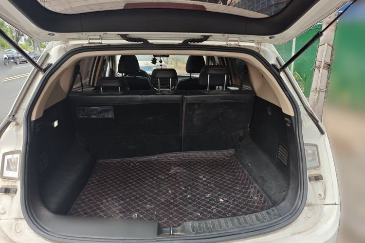 Used Baojun 560 2015 1.8L manual luxury version Trunk