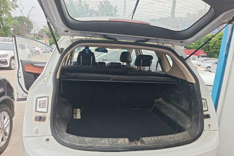 Used Baojun 560 2015 1.8L Manual Elite Edition Trunk
