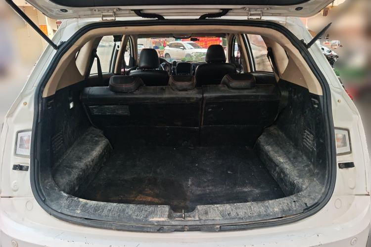 Used Baojun 560 2015 1.8L manual luxury version Trunk