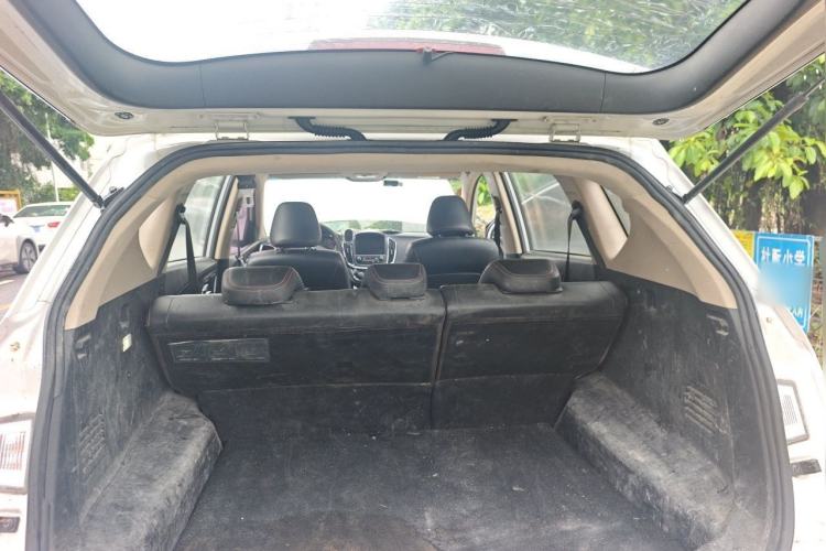 Used Baojun 560 2015 1.8L manual luxury version Trunk