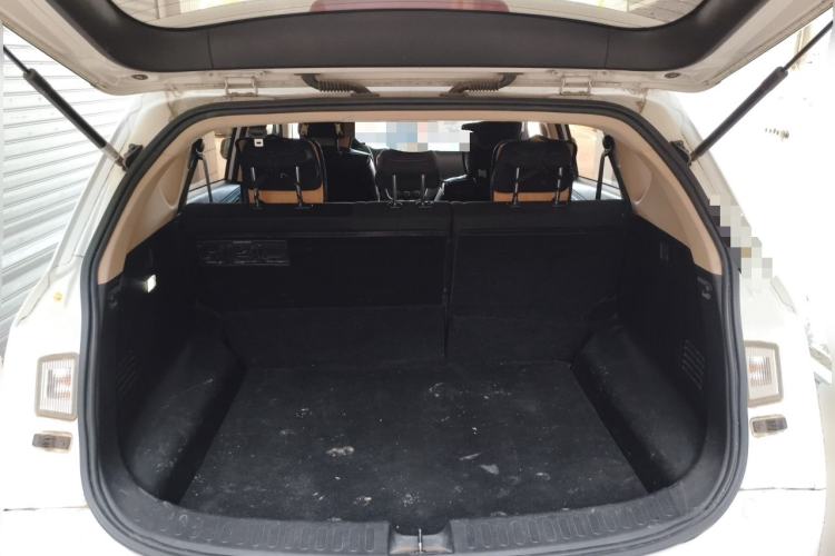 Used Baojun 560 2015 1.8L manual Comfort trim level Trunk