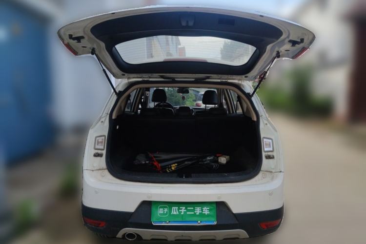 Used Baojun 560 2015 1.8L manual luxury version Trunk