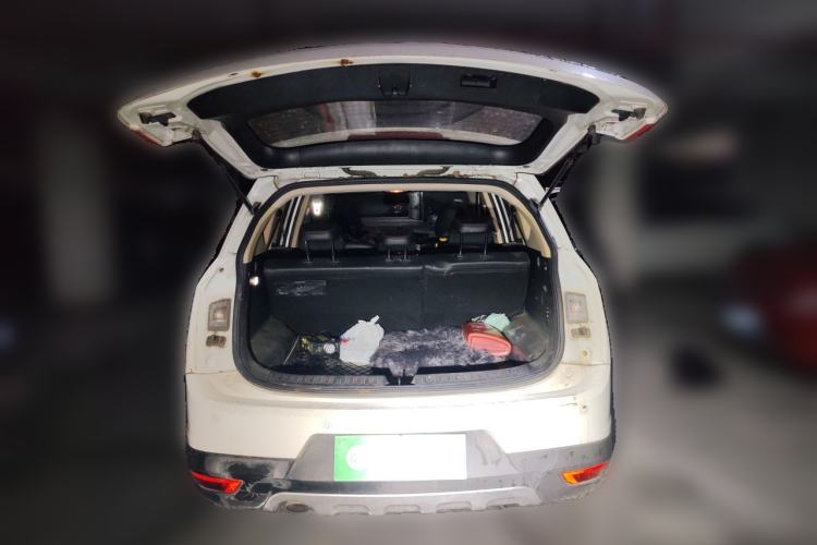 Used Baojun 560 2015 1.8L manual luxury version Trunk