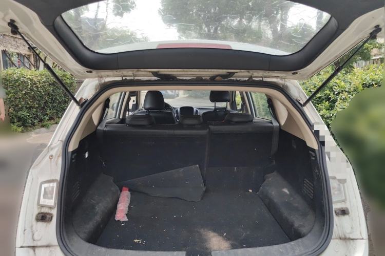 Used Baojun 560 2015 1.8L manual luxury version Trunk