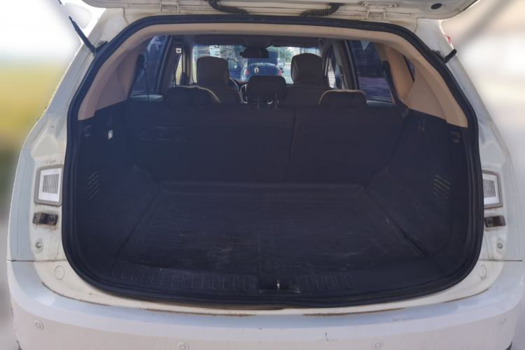 Used Baojun 560 2015 1.8L manual Comfort trim level Trunk