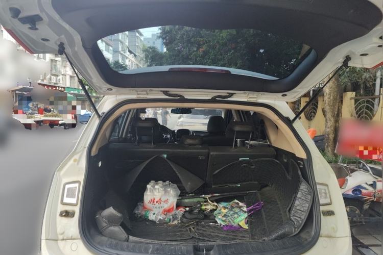 Used Baojun 560 2015 1.8L manual luxury version Trunk
