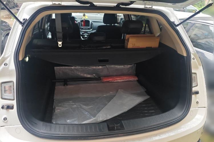 Used Baojun 560 2015 1.8L manual luxury version Trunk