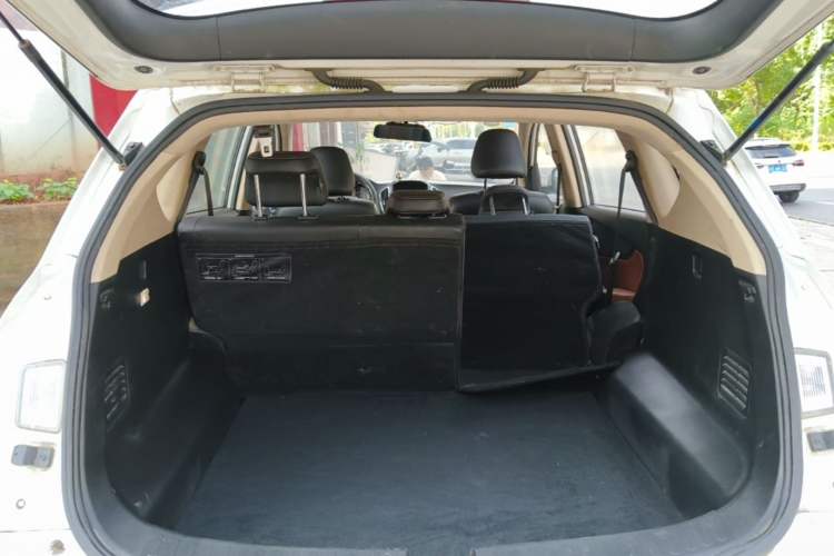 Used Baojun 560 2015 1.8L Manual Elite Edition Trunk