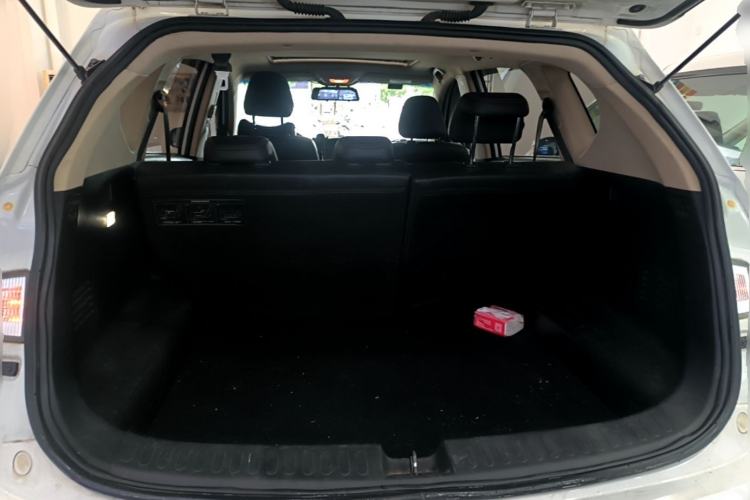 Used Baojun 560 2015 1.8L manual luxury version Trunk