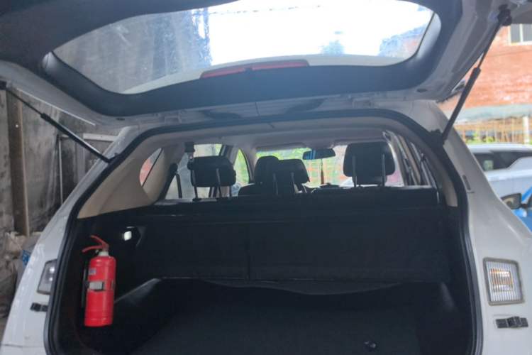 Used Baojun 560 2015 1.8L Manual Elite Edition Trunk