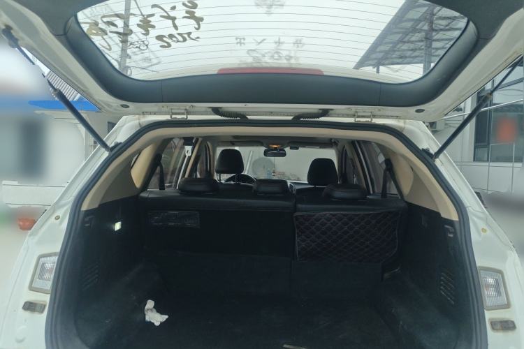 Used Baojun 560 2015 1.8L manual luxury version Trunk