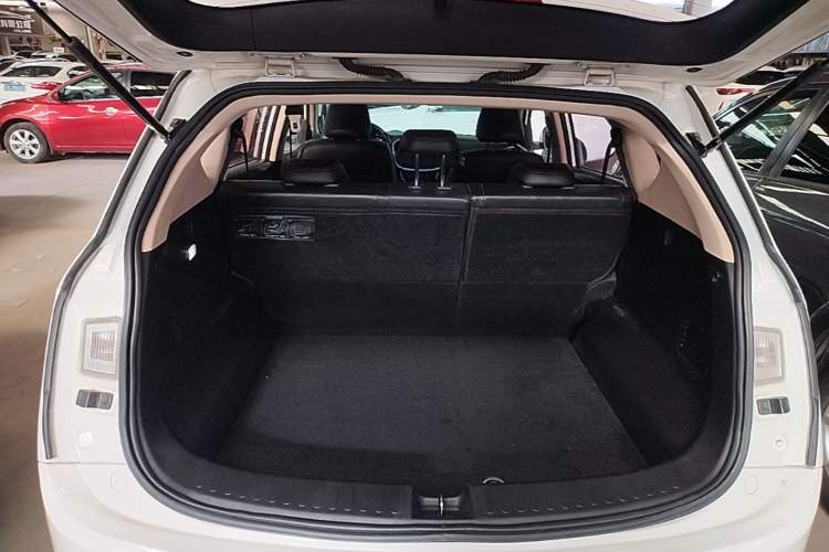 Used Baojun 560 2015 1.8L manual luxury version Trunk