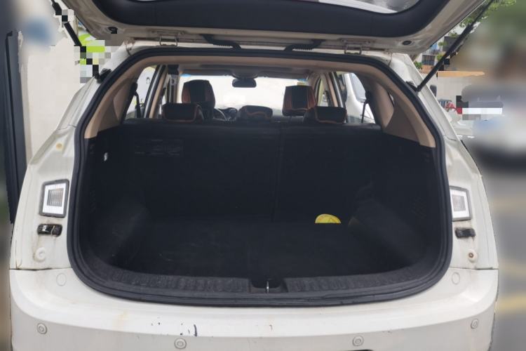 Used Baojun 560 2015 1.8L manual luxury version Trunk