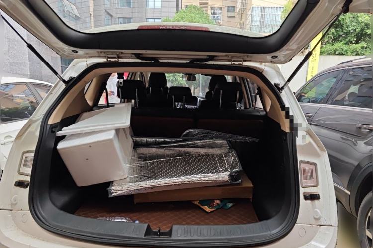 Used Baojun 560 2015 1.8L manual luxury version Trunk