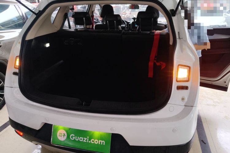 Used Baojun 560 2015 1.8L manual luxury version Trunk