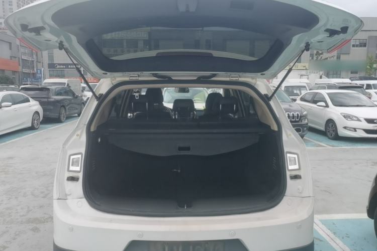 Used Baojun 560 2015 1.8L manual luxury version Trunk