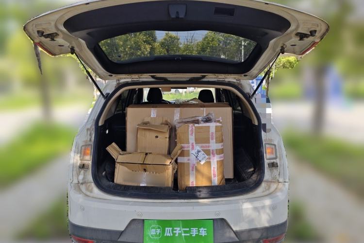 Used Baojun 560 2015 1.8L manual luxury version Trunk