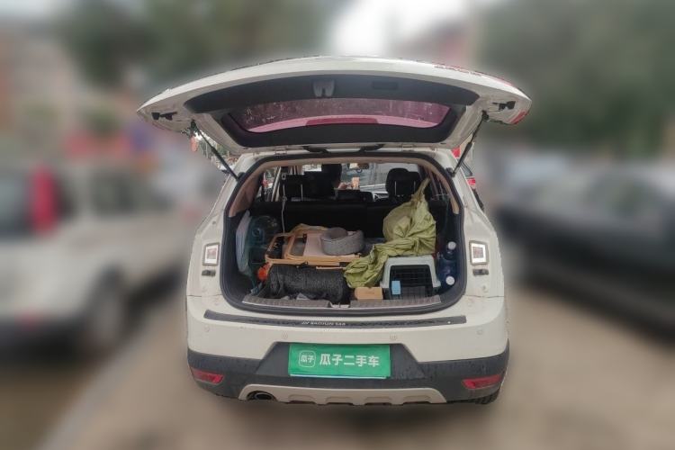 Used Baojun 560 2015 1.8L manual luxury version Trunk