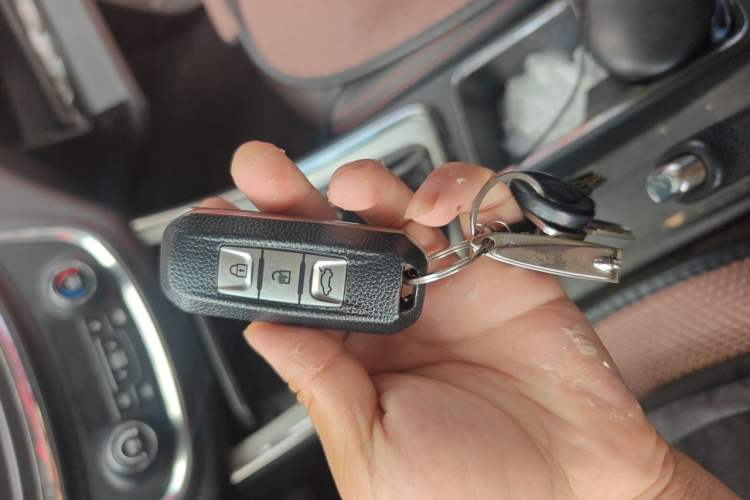 Used Baojun 560 2015 1.8L manual luxury version Vehicle Key