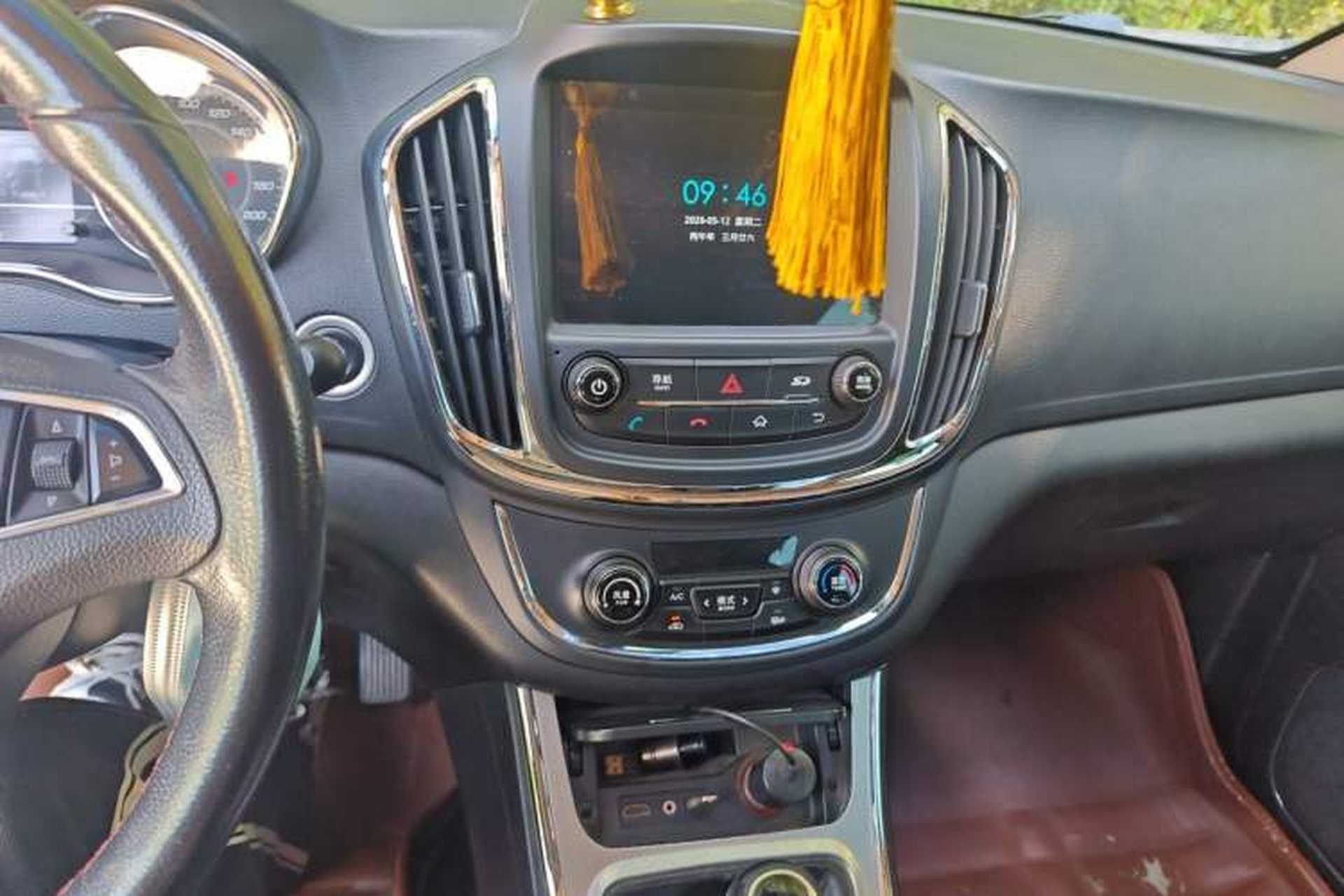 Used Baojun 560 2015 1.8L manual luxury version Audio And AC Panel