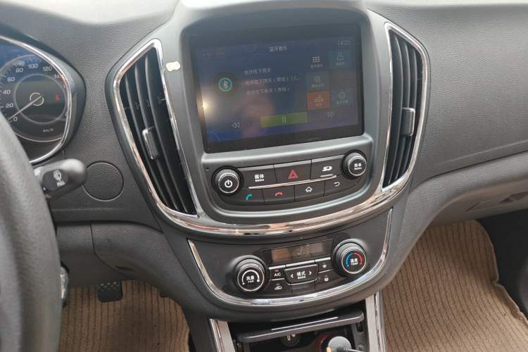 Used Baojun 560 2015 1.8L Manual Elite Edition Audio And AC Panel