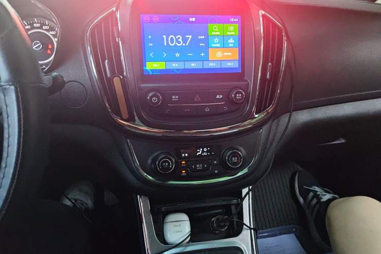 Used Baojun 560 2015 1.8L Manual Elite Edition Audio And AC Panel